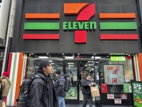 7- 11连锁便利店的所有者收到了加拿大Couche-Tard公司的收购要约