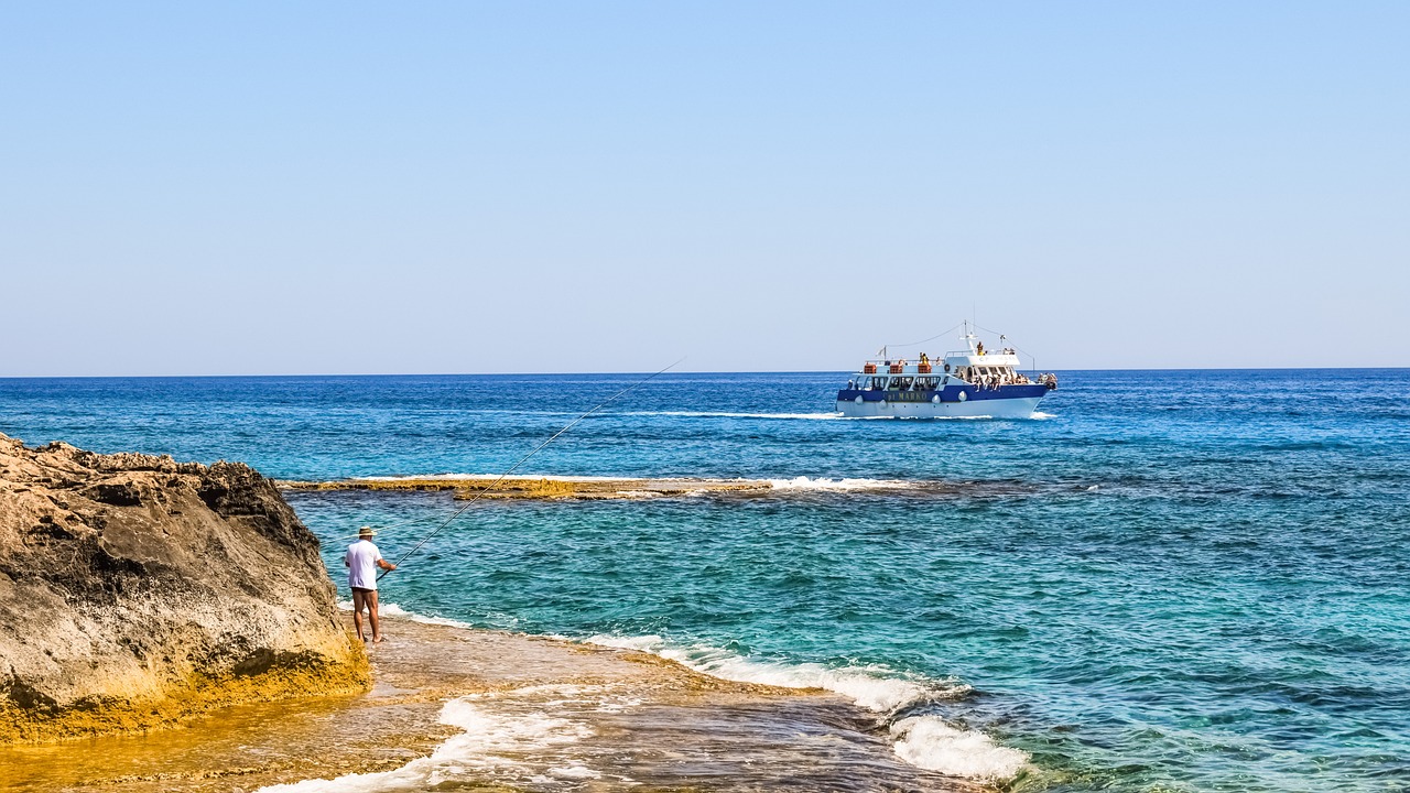 威海开海首日，千帆竞发，共绘海洋壮丽篇章